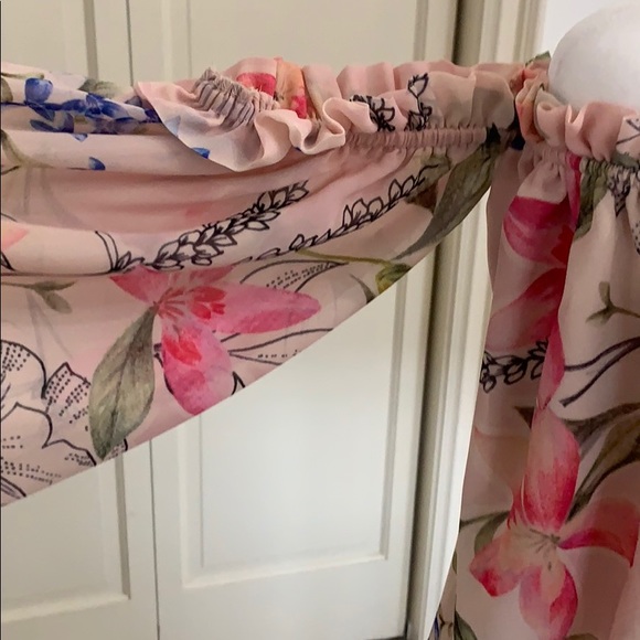 Revolve Floral off the shoulder top - Picture 2 of 6